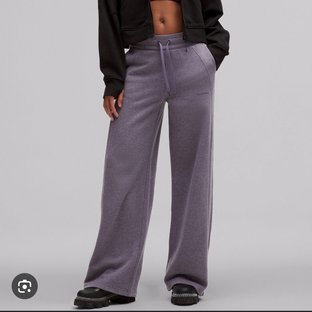 Scuba Mid-Rise Wide-Leg Pant
*Regular
Colour Heathered Nightfall
Size L